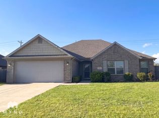 411 Capri St, Centerton, AR 72719