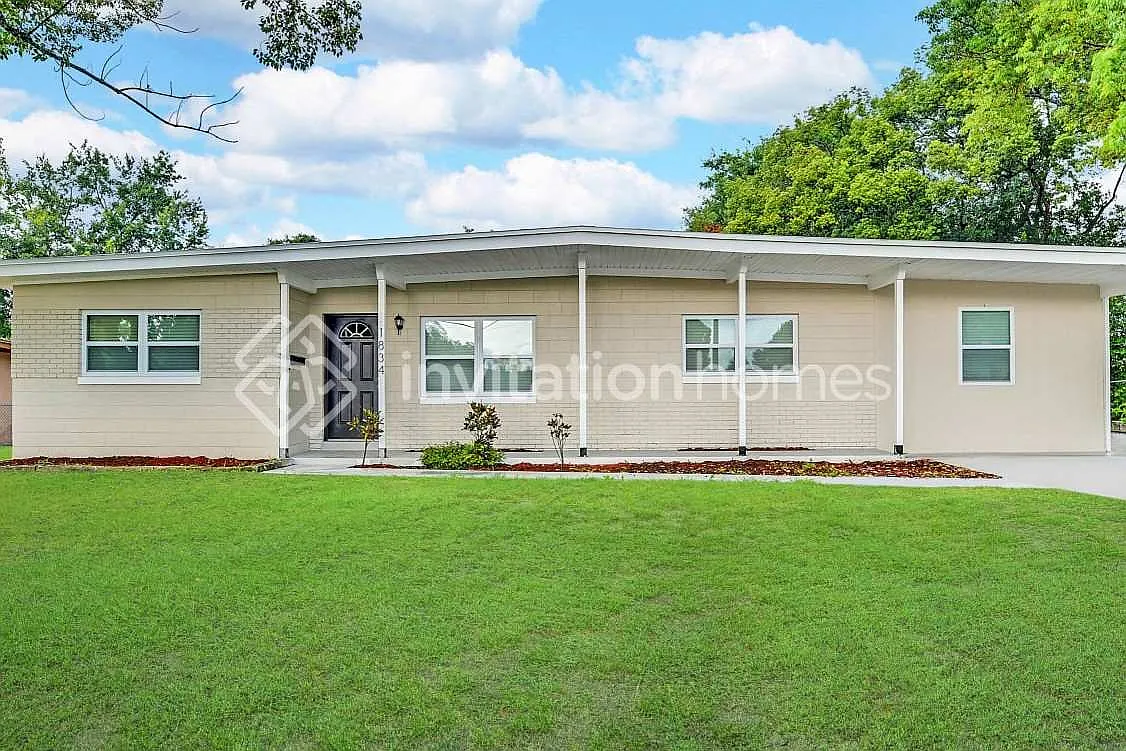 1834 N Powers Dr Orlando, FL 32818 — Photo 1
