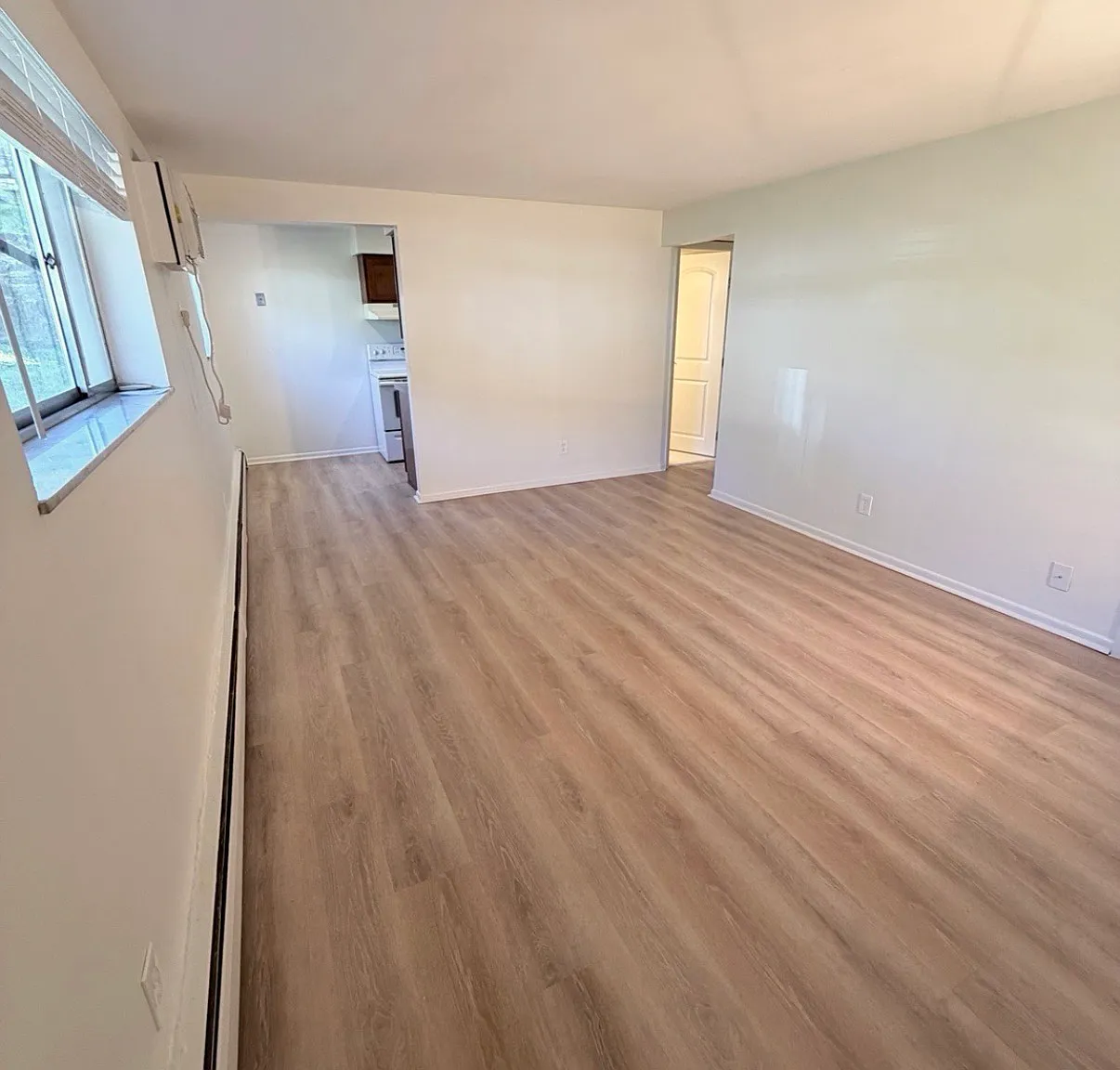 1 bed, 550 sqft, $995 — Photo 2