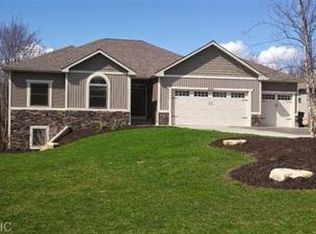 2301 Outback Dr, Hudsonville, MI 49426
