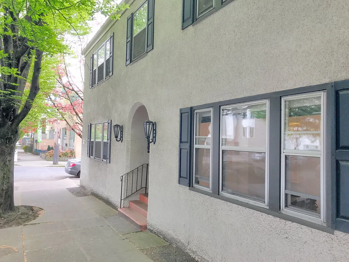Building Photo - 1035 SE 12th Ave