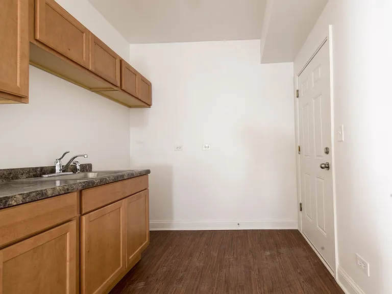 3600 W Franklin — Photo 26
