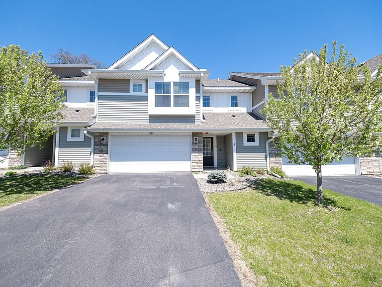 5888 Royalton Rd NE — Photo 1