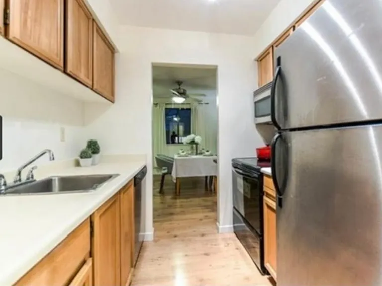 1422 E 3rd Ave #206 — Photo 5