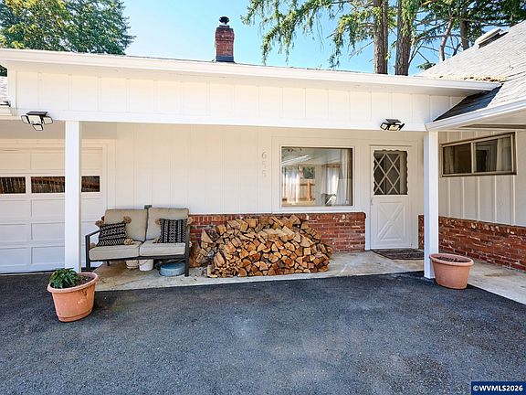 3rd image of 655 Idylwood Dr SE