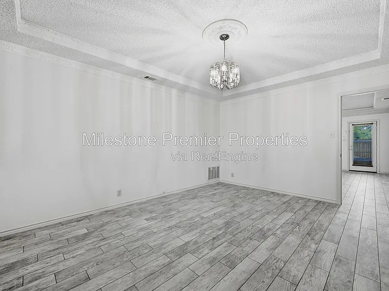 1908 Paula Dr — Photo 5