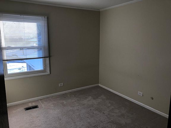 5th image of 304 Creekside Dr