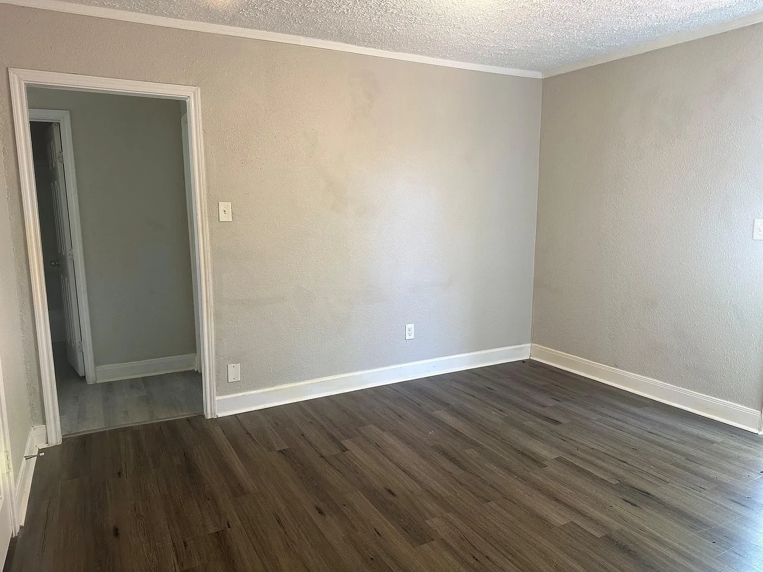3 bed, 1.0 bath, 1000 sqft, $900 — Photo 3