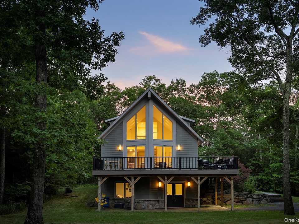 1st image of 21 Woodland Lane