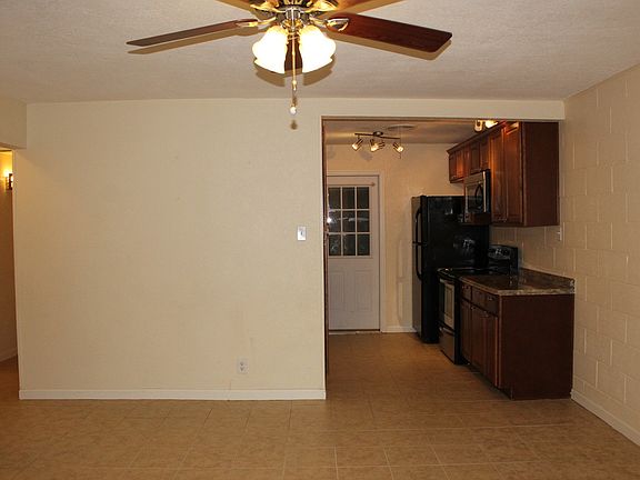3rd image of 4 Oakmont Cir