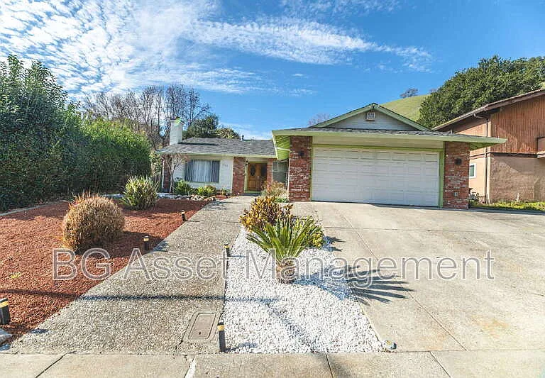 2901 Doidge Ave — Photo 1