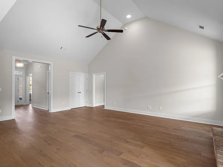 232 Dublin Loop — Photo 9