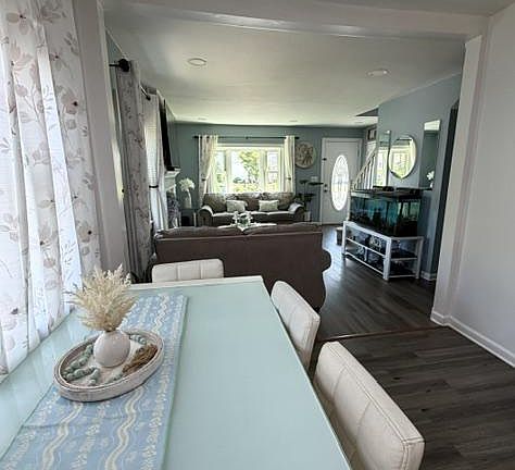 3rd image of 8 Runyon Dr