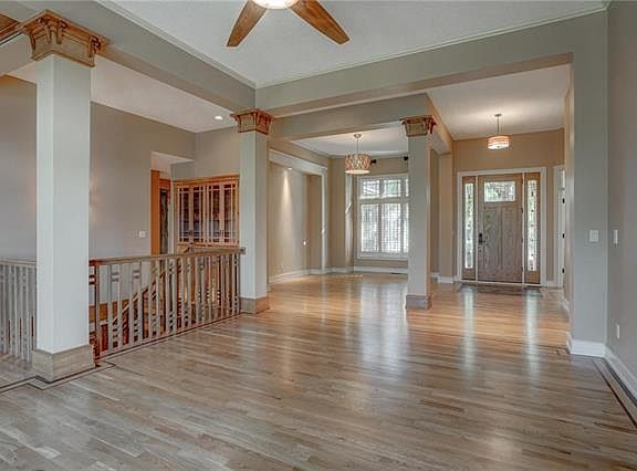 4th image of 6205 N White Oak Dr
