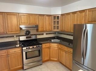 23-39 37th St #3SS, Astoria, NY 11105