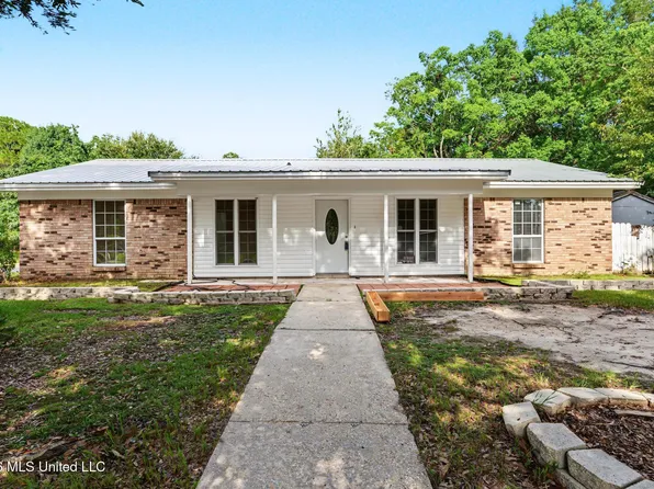 1318 Parktown Dr, Ocean Springs, MS 39564