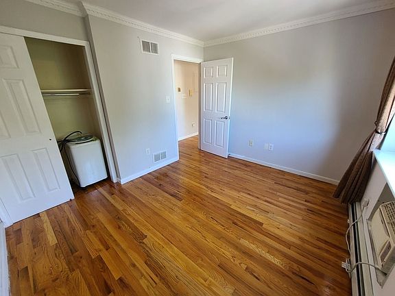 4th image of 716 41st St APT 4F