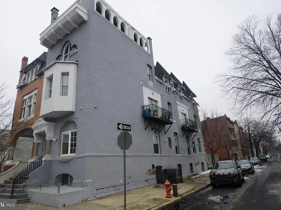 1921 W Diamond St