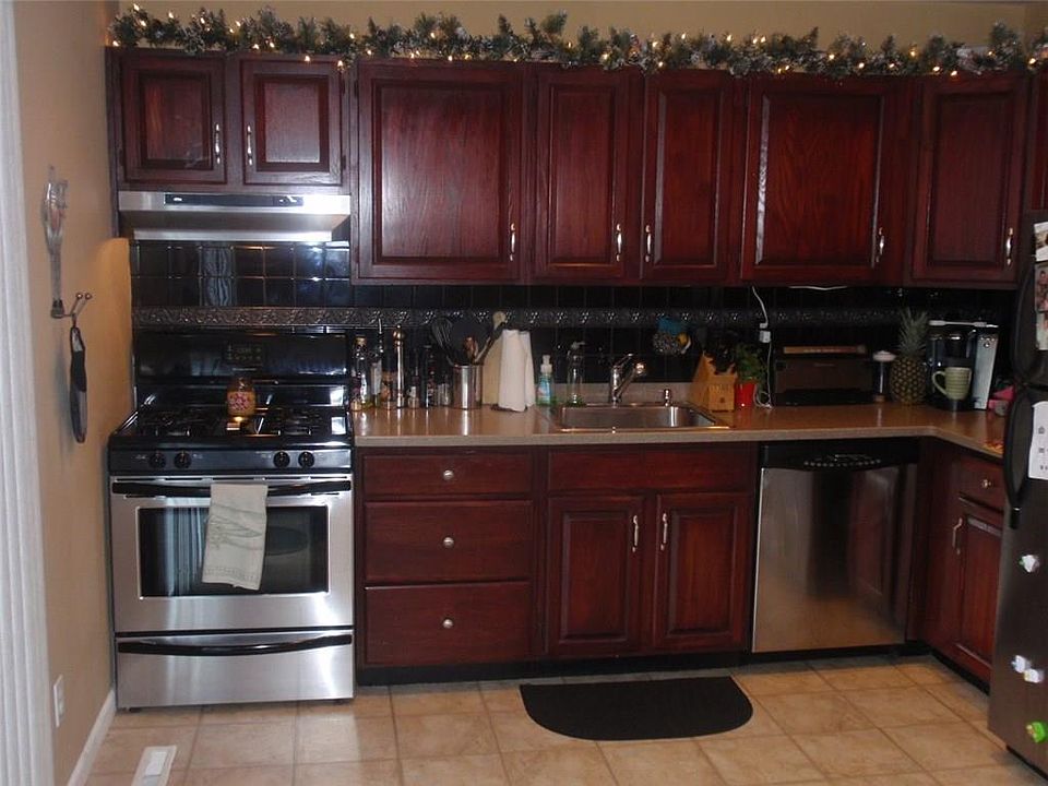 2nd image of 166 Bennington Dr #166