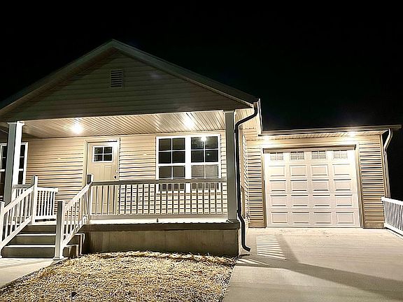 2nd image of 413 W Spring St