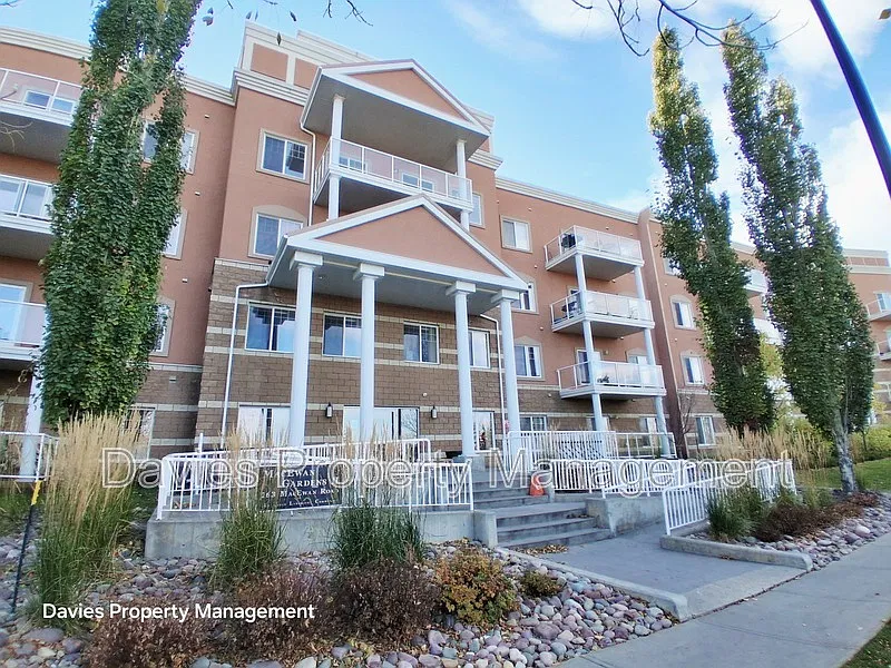 263 Macewan Rd SW #433
