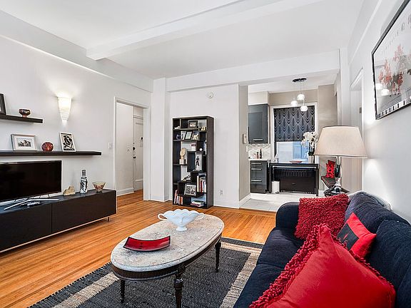 3rd image of 215 W 75th St APT 3-A
