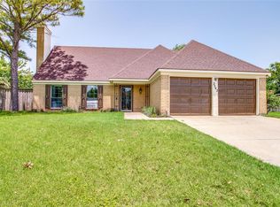2542 Bentley Dr, Grand Prairie, TX 75052