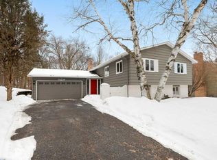 11239 Windrow Dr, Eden Prairie, MN 55344