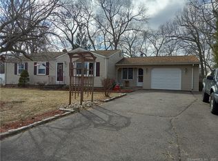 23 Mohawk Rd, Windsor Locks, CT 06096