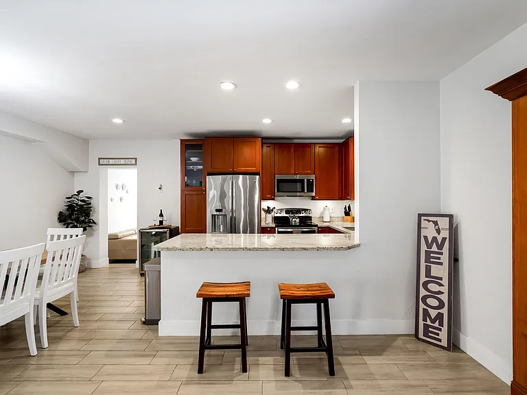 401 NW 21st Ct — Photo 9