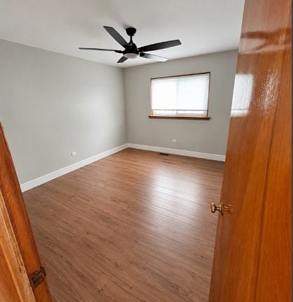 5th image of 3240 N Oconto Ave #1