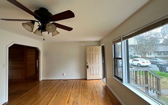 3rd image of 109 Baldwin Ave