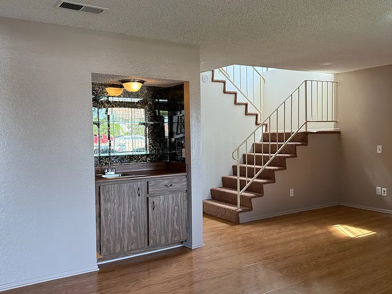 1910 W Palmyra Ave #127 — Photo 8