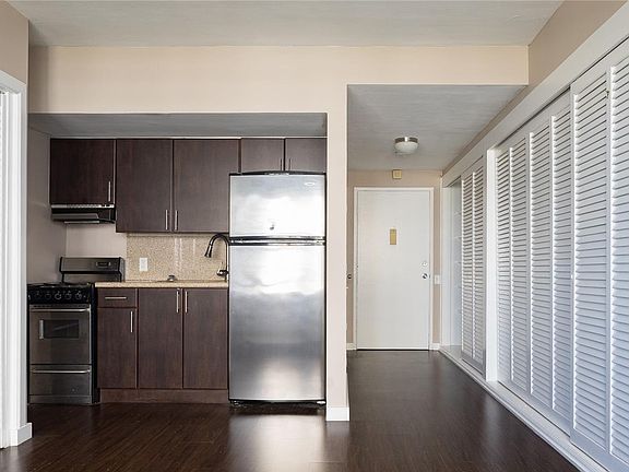3rd image of 1250 West Ave APT 9