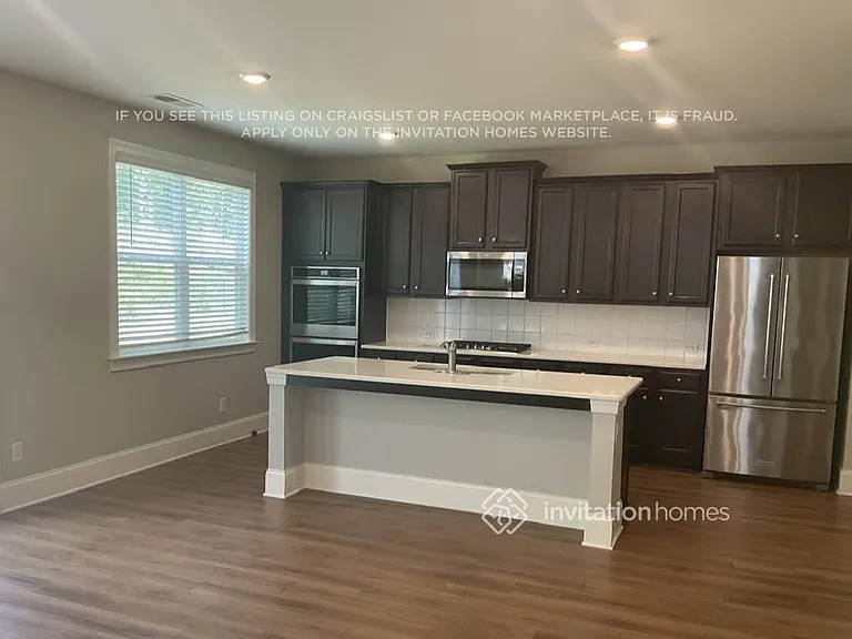 215 Caledonia Ct — Photo 7