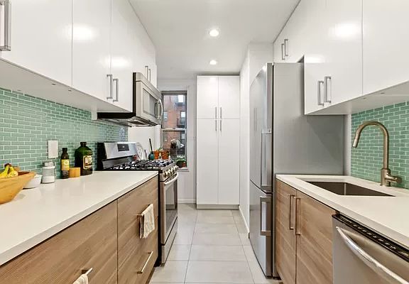 3rd image of 385 E 16th St APT 5C