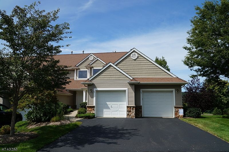 1st image of 13 Bourne Cir