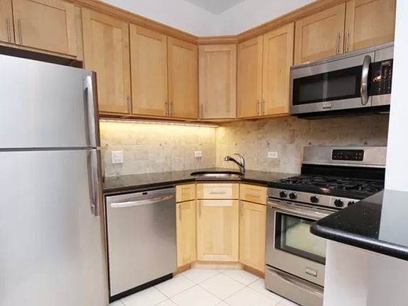 5th image of 2642 28th St #4R