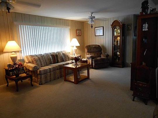 5th image of 111 Camellia Dr