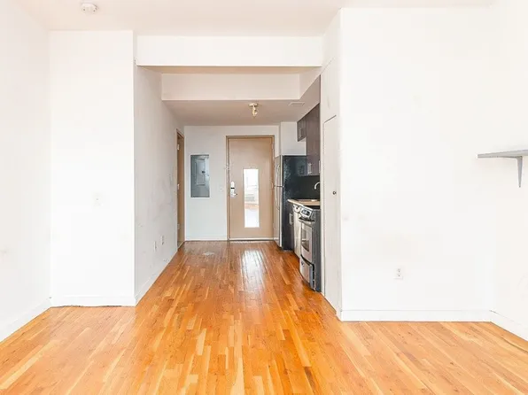 186 Noll Street image 5 of 11