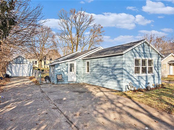 4th image of 1317 Beechwood St NE