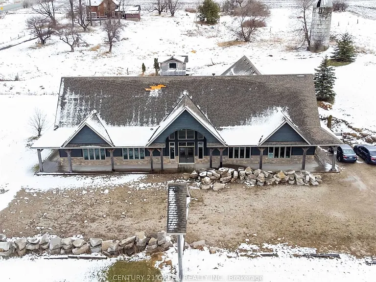 935689 Airport Rd — Photo 1