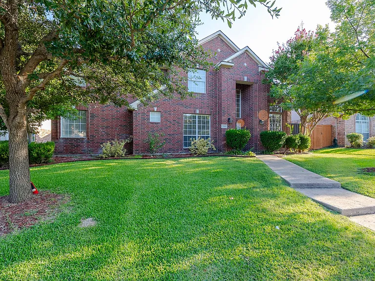 2404 Heather Glen Dr — Photo 3
