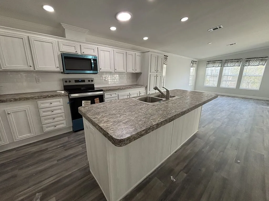 3 bed, 2.0 bath, 1459 sqft, $1,599 — Photo 3