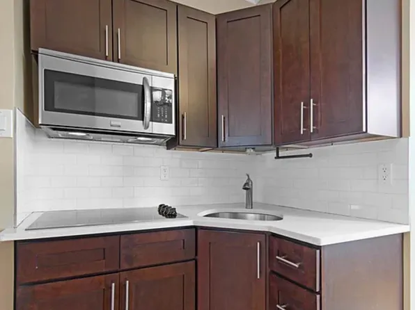 576 Seneca Avenue image 3 of 8