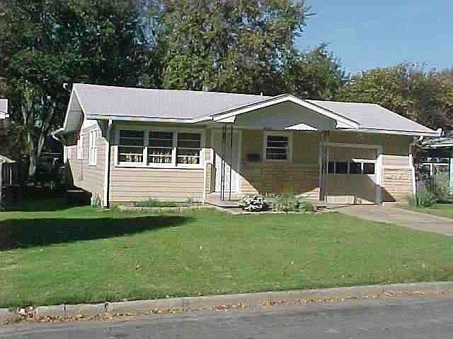1st image of 915 Shelden St
