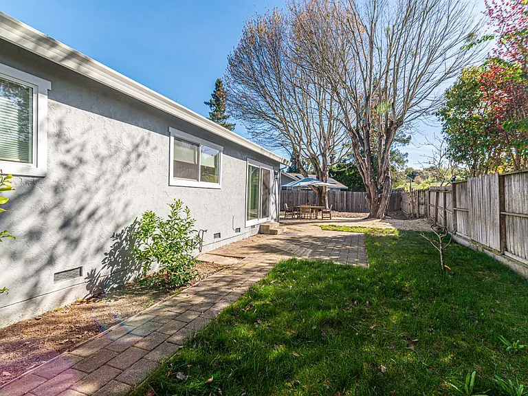 208 Vista Ct #A — Photo 12