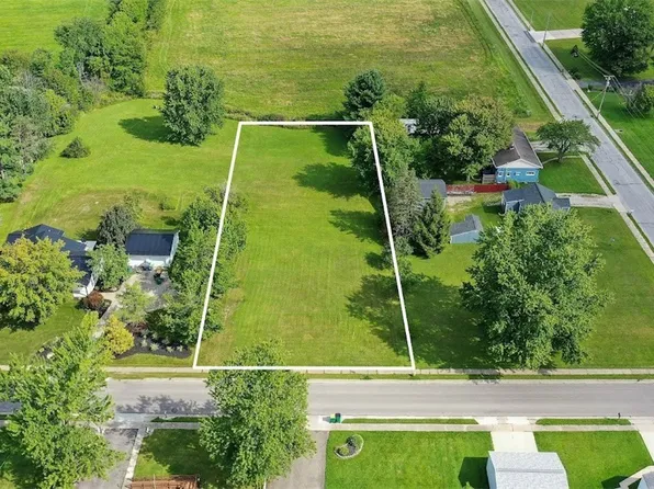 Button St, Middlefield, OH 44062