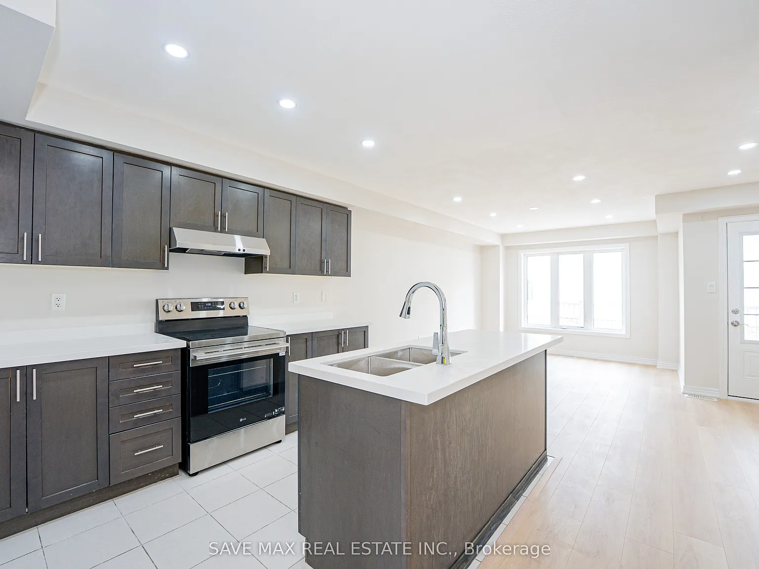 4 bed, $2,650 — Photo 2