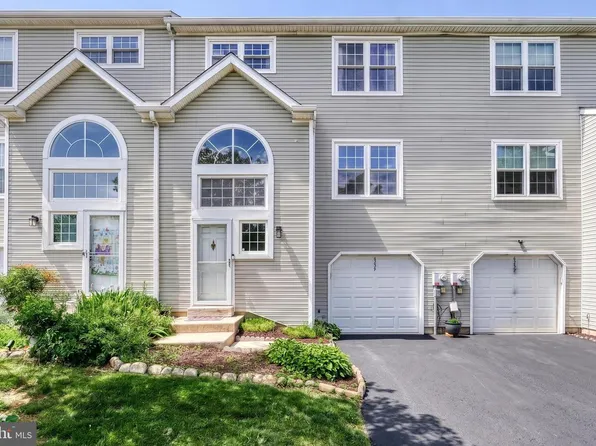 6239 Spring Knoll Dr, Harrisburg, PA 17111